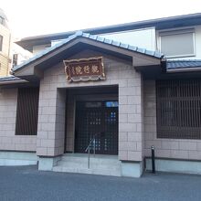 本堂でしょう。