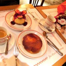 デザートのタルト・タタンとガトーフロマージュ