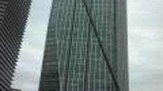 高級ホテルも入る