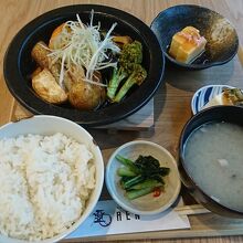 季節野菜の陶板ジンジャーソース御膳