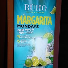 ワイキキショッピングプラザ４階にあります