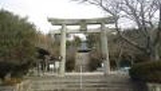 終戦直後の建立ですが、堂々とした立派なお社です。