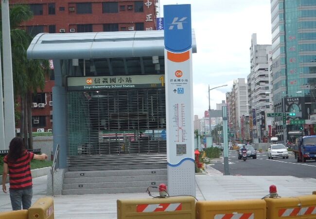 海鮮の人気店「海味澎湖平價活海鮮」の最寄り駅