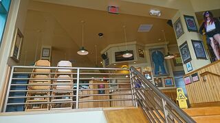 チーズバーガーとビールをいただきました