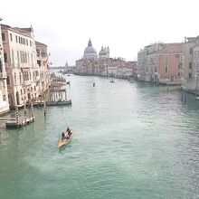 アカデミア橋からの景色　カナルグランデの大運河