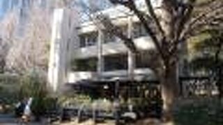 公園の中にあるレストランです。