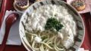 カツオ風味の出汁が際立つ「ゆし豆腐」そば