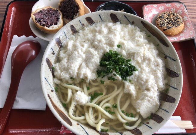 カツオ風味の出汁が際立つ「ゆし豆腐」そば