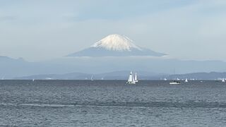 海と富士山が見える神社