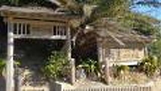 急な階段がつづきます