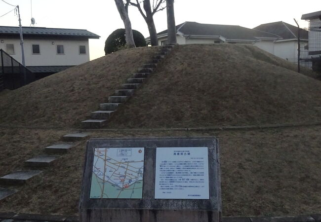 住宅街に（高倉塚古墳）