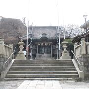 中央駅からほど近い神社