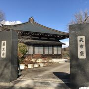 信夫山公園を登った山腹にある、信達12薬師第1番の札所