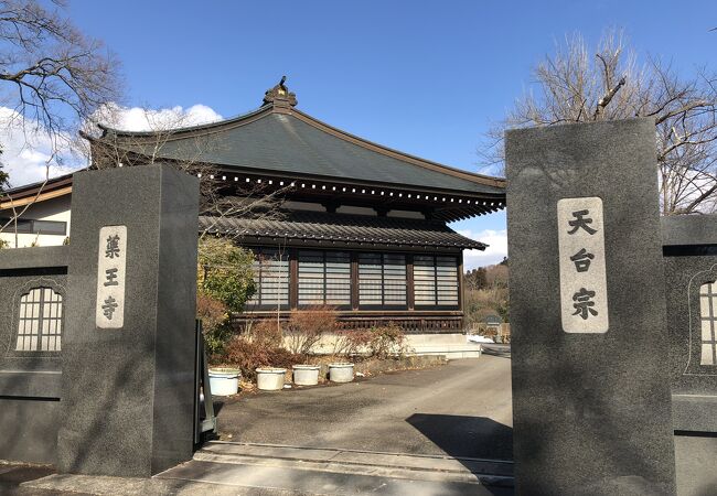 信夫山公園を登った山腹にある、信達12薬師第1番の札所