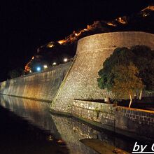 スクルダ川に架かる橋から見る夜景