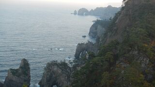 高さ２００ｍの断崖が連なる海のアルプスといわれる景勝地