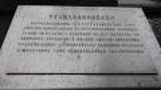 煉瓦作りの倉庫が残る