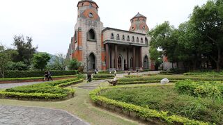 真理大学内の立派な礼拝堂