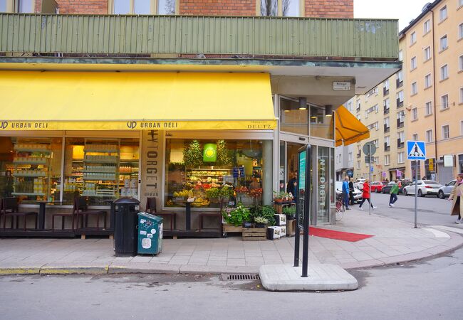 北欧デリや野菜が買えるスーパー＆カフェ