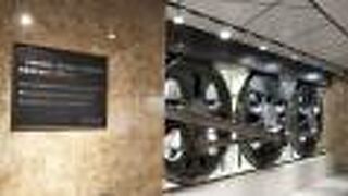 蒸気機関車の動輪のモニュメント