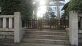 相撲部屋の親方が相撲の神様を祀った神社