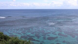 宮古島の美しい海を眺めながら遊歩道を歩く！