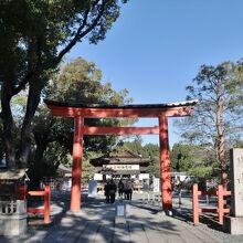 二の鳥居。この日は少年野球チームを多く見かけた