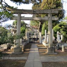 「観音堂(本堂)」右奥に鳥居が！