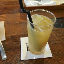 お洒落な感じの店内