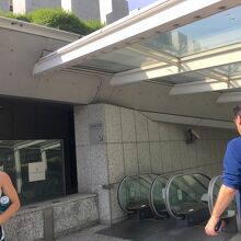 東京駅に続く地下道の入口