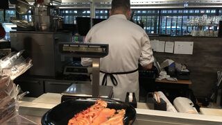 美味しいサーモンが食べられるハカニエミマーケット！