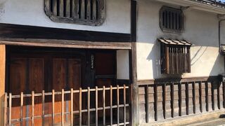 蔵のようなお寺