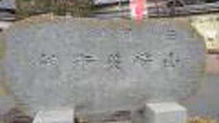 趣のある黒漆喰の蔵