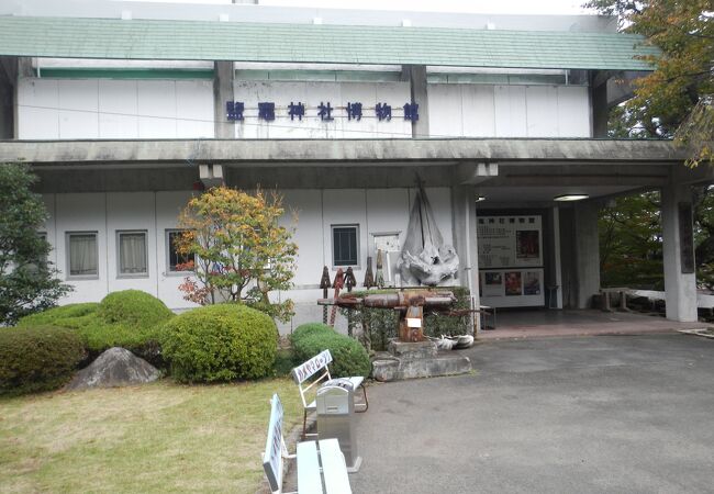 国指定重要文化財の刀剣「来国光」や「雲生」をはじめ、鹽竈神社に関する歴史資料を展示している博物館です。