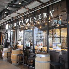 ワイン樽がいくつも