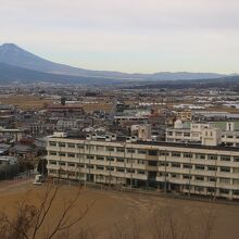 高校のよこが登山口
