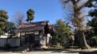 住宅街の奥にある