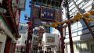 横浜中華街関帝廟がある通りの門