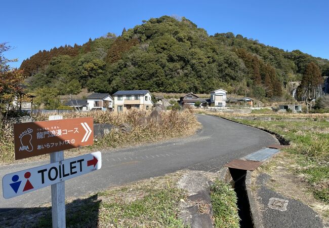 苔むす石畳は往時の雰囲気を感じます