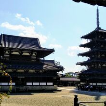 西院伽藍の「金堂」と「五重塔」