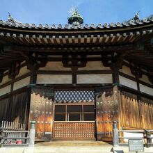 救世観音を祀る「夢殿」