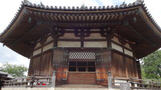 東院伽藍の本堂　