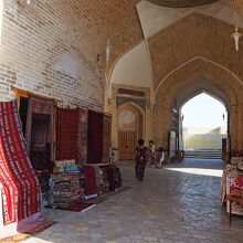 眺めていても、しつこく売り込まれるようなことは無かった