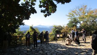 秋や冬など空気が澄んでる季節は、展望台から富士山がよく見えます。