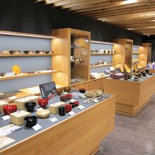 こちらは伝統手工芸品は目の保養で楽しみましょう！