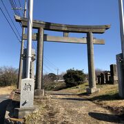 鳥居の横に「鎌倉街道西の道」の碑