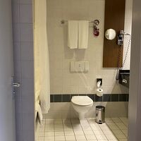 バスタブ付きで広いバスルーム