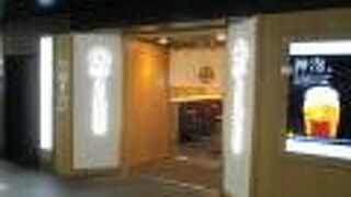 まい泉のイートインスペース