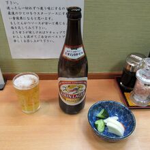 まずはビール