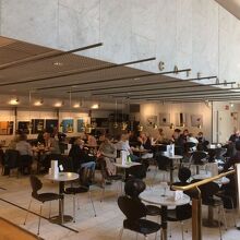 開放的なカフェ